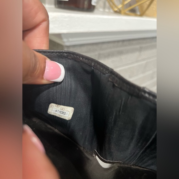 CHANEL Black Textured Leather Card Holder - Picture 6 of 7